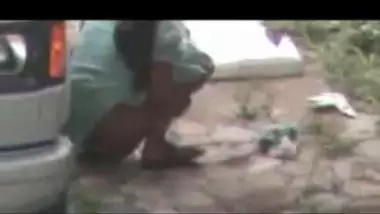 Hot delhi girl pees on highway during a long trip to manali indian sex video