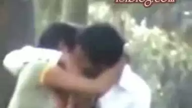 Prakashan Xxx Video - Indian lover outdoor fun caught by voyeur mms indian sex video