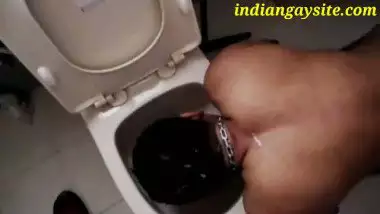 Hinedisex - Indian gay bottom getting cum shampoo and piss shower indian sex video