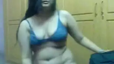 Indian hottie stripping on cam free porn sites indian sex video