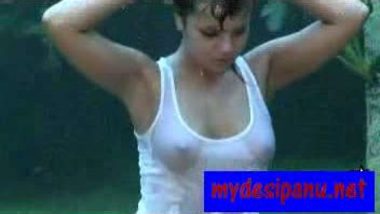 Sexy NRI girl out door fun with her lover mms
