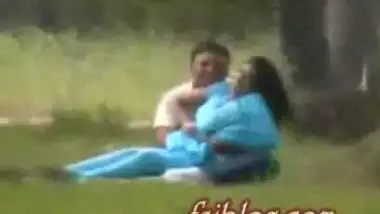 380px x 214px - Desi college student outdoor masti on park indian sex video