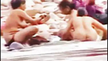 Dogodia Xnxxx Videos - Bathing indian sex video