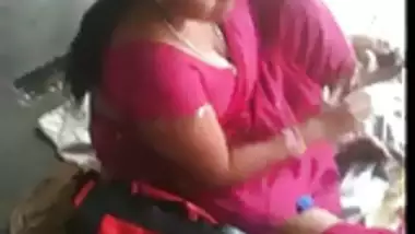 Saniniyol Six - Busty indian milf on a train station 2 o o indian sex video