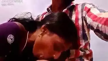 Xxxmalayalamsexveedio - Blowjob of sexy mallu bhabhi in saree outside nightclub indian sex video