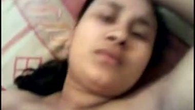 Indian mature aunty Renu’s boobs sucking MMS
