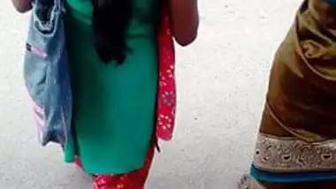 Tamil young girl hot view in busstop (hot closeup) part 2