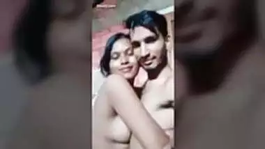 Munira Sex Video - Desi villager couple outdoor kissing indian sex video