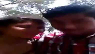 Cxxvibeo - Desi bengali girlfriend boyfriend sucks boob 039 s and kisses indian sex  video
