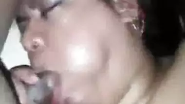 Khandwa Ki Sexy Video - She tries 2 guys at the same time indian sex video