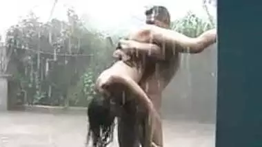 Desi Rain Nude - Indian 69 in the rain indian sex video