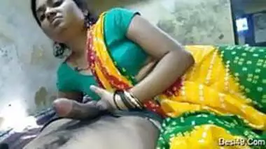 Randi hindu bhabhi gauw ja rahi apna yaad gar video bnakar indian sex video