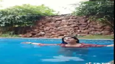 Mallu girl pussy spotted in swimming pool indian sex video