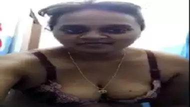 Desi Anty Comrajwap - Andhra hot aunty licking own sollu on cam indian sex video