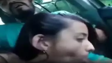Mumbai sexy girl blowjob to boyfriend inside car