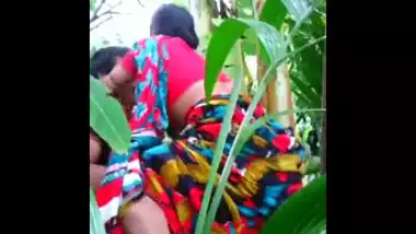 Gar Me Marne Wola Xxx Video - Indian aunty sex in a field indian sex video