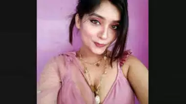 Gorgeous Sexy Desi Girl Teasing And showing Cleavage