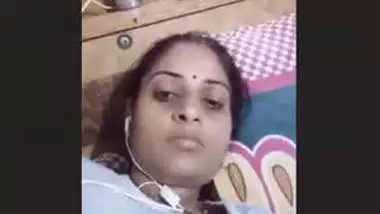 Bhabhi on video call getting horny pressing boob indian sex video