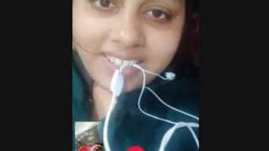 Raipuar Call Girl Mms - Hot look desi clg girl showing her boobs on video call new leaked mms  indian sex video