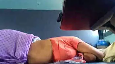 380px x 214px - Desi hot aunty yummy sleeping on train captured indian sex video