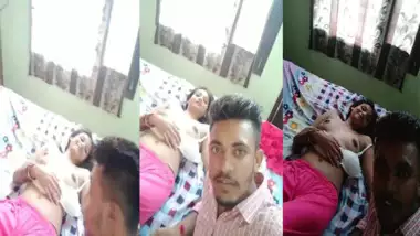 Tamolxnxx - Desi girlfriend boob show in the bedroom indian sex video