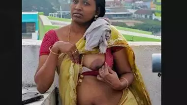 Sonilionxvideo - Tamil aunty showing her boobs and pussy indian sex video