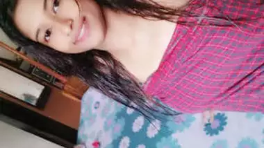 Indan Xxxxhdvideocom - Cute indian girl showing boobs indian sex video