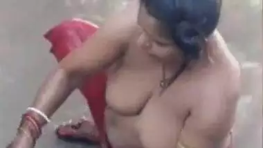 Aunty bathing outdoor spy clip