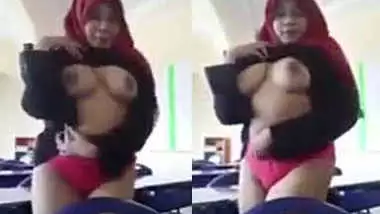 380px x 214px - Desi hijabi teen flashing her cute boobs indian sex video