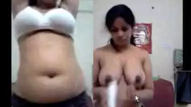 Xxxviodebf - Desi girl showing her boobs and fingering video cal 2 indian sex video