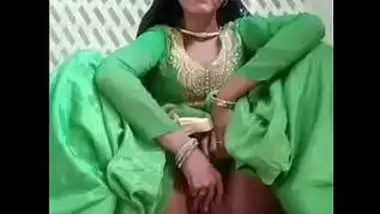 Gamda Desi Xxx - Desi cute pk girl show her pussy indian sex video