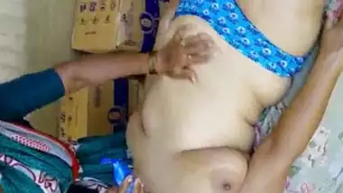 Xxx Sex Workers Goa - Bhabhi enjoying topless massage in goa indian sex video