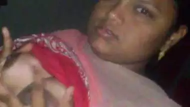 Indian cheating wife gets big boobs sucked
