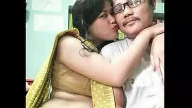 Chodvanu Video - Bubbly housewife pooja bhabhi bubbly navel belly show indian sex video
