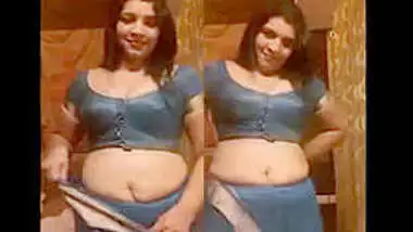 380px x 214px - Desi aunty high class remove saree and pavada showing her boobs and ass  pussy hot indian sex video