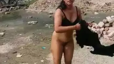 380px x 214px - Pak randi strip her cloths and saying lo talashi indian sex video