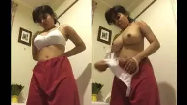 Indian Babe Twinkle Ahuja Selfie Video While Stripping Recorded For BF