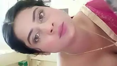 Saxebahbe - Punjabi girl hot cleveage show indian sex video