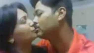 tamil cpl kissing and boobs sucking leaked