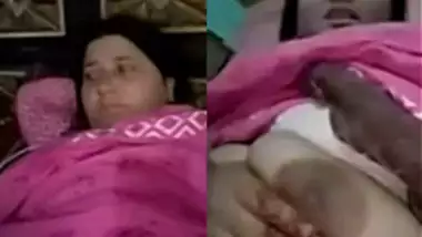 Paki fozia aunty big boobs show indian sex video