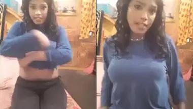 Girl Lifting Top and shaking boobs, With Audio ,Sexy Live