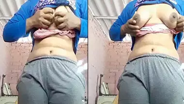 Sexy Indian Girl Showing her Boobs and Pussy