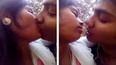 Desi lovers smooching passionately indian sex video