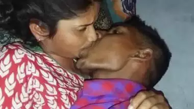 Hot indian lover kissing and romance indian sex video