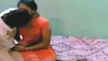 Hidden cam mms sex scandal of desi bhabhi leaked online!