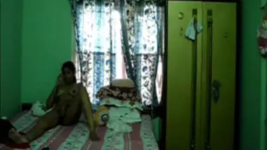 Hairy Mallu Bhabhi exposing her slender body on cam