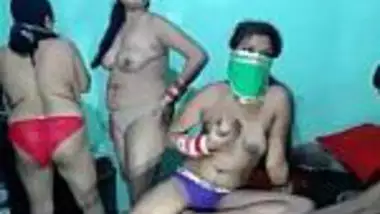 Heenaxnxx - Webcam sex masti by group of naughty nude girls in hostel indian sex video