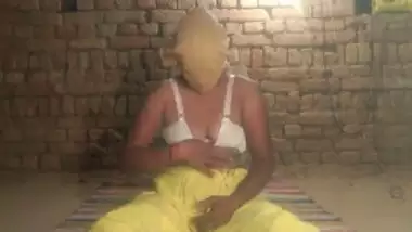 Xxxxxsrx - Masak kali mausi calms the heat by putting a stick in wet pussy indian sex  video