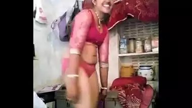 Sexy Movie Bihar Ki Ladki - Sexy bihar wife stripping cip indian sex video