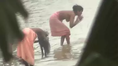 Desi village women bathing in river indian sex video